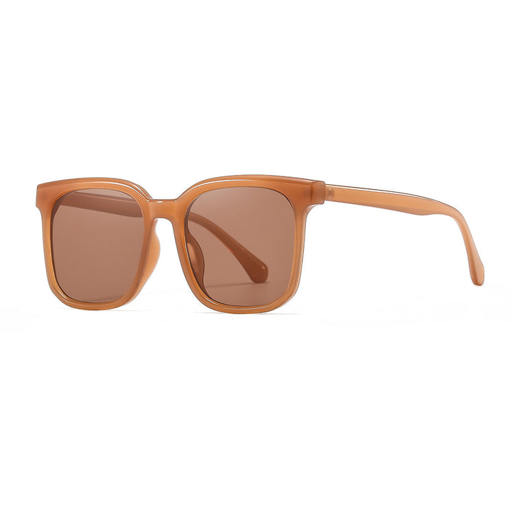 Dame solbrille med moderne, firkantet ramme og UV-beskyttelse Skanto