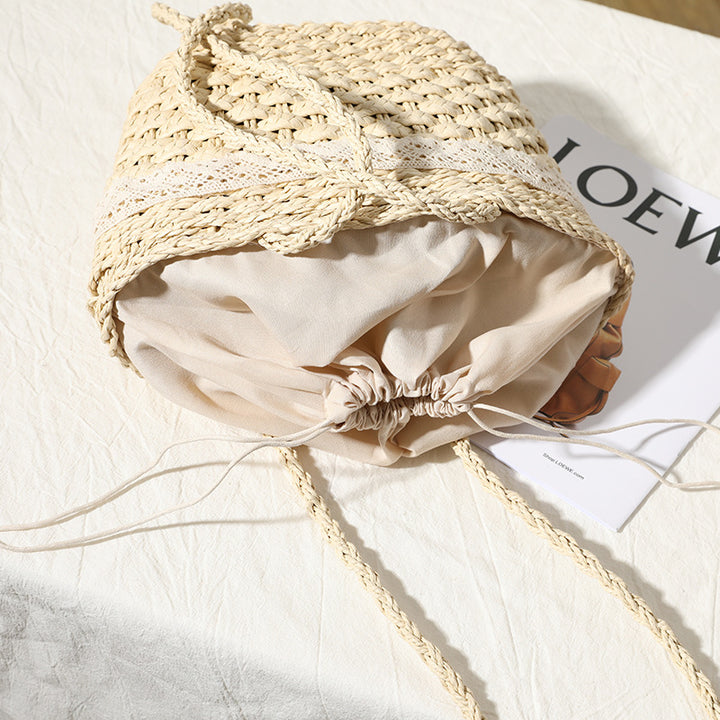 Elegant basket bag with decorative lace trim Skanto