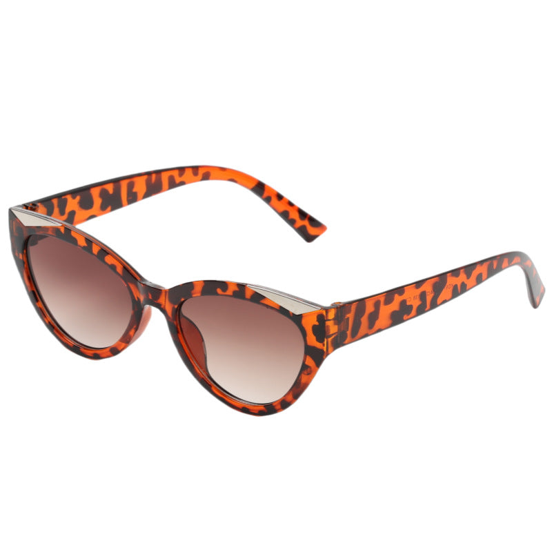Dame elegant Cat-Eye solbriller med luksuriøse detaljer Skanto