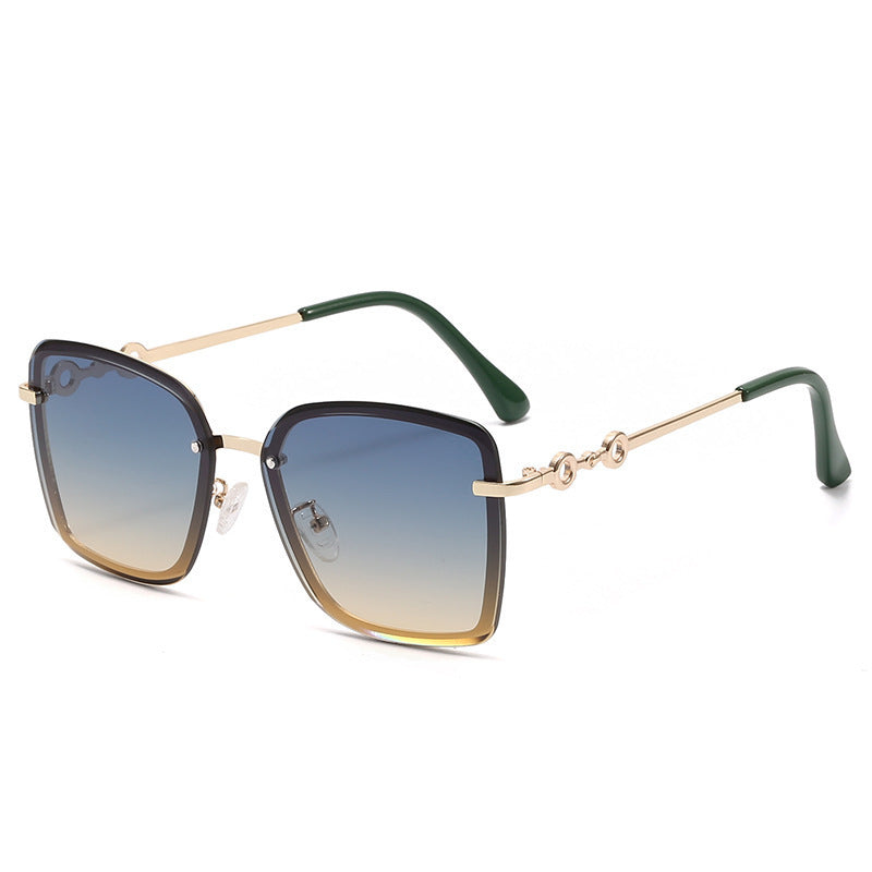 Dame kvadratisk solbrille med speilglass og elegant detalj Skanto