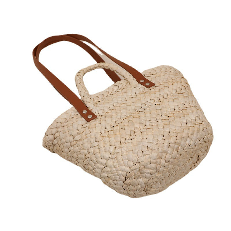 Handmade straw basket with solid leather handles Skanto