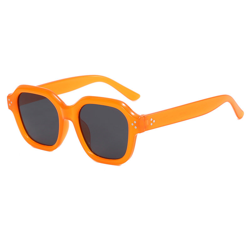 Dame moteriktig firkantet solbrille med speilende glass Skanto