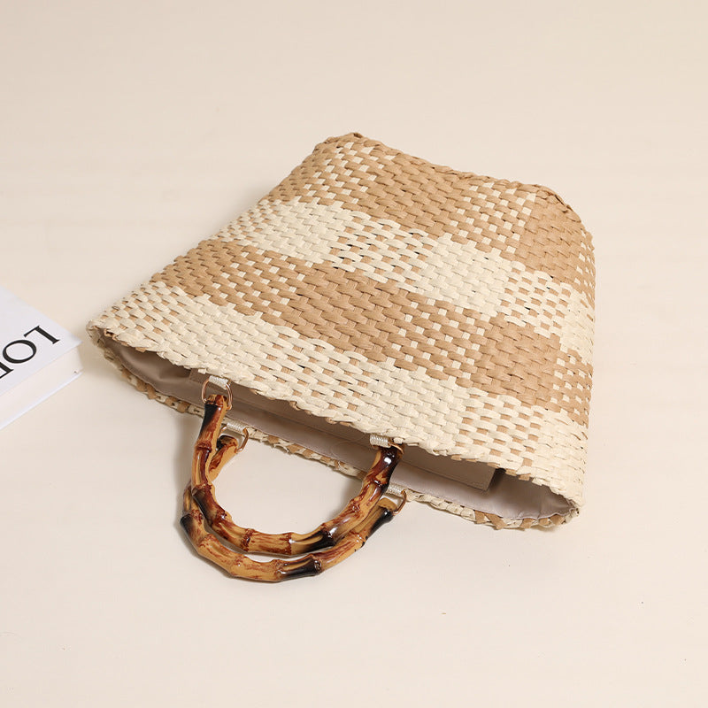 Braided straw bag with bamboo handle and decorative lining Skanto