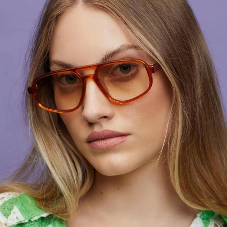 Dame moteriktig oversized solbrille med trendy ramme Skanto
