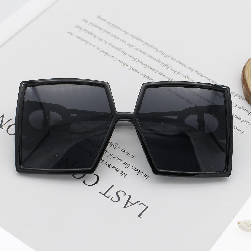 Dame kvadratisk solbrille med luksuriøs ramme Skanto
