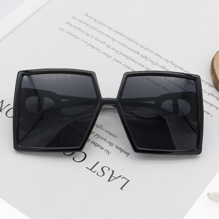 Dame kvadratisk solbrille med luksuriøs ramme Skanto