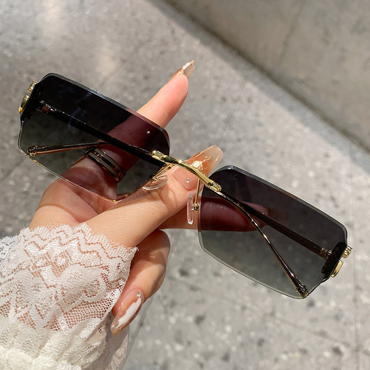 Dame elegant firkantet solbrille med stilfullt skjellmønster og UV-beskyttelse Skanto