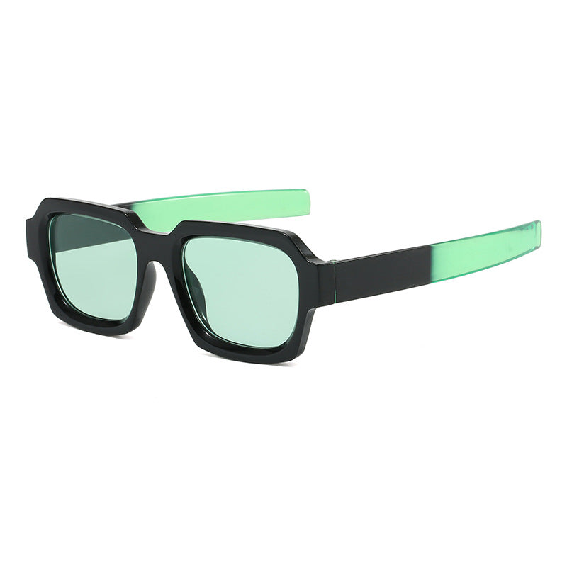 Dame moteriktig stilfull kvadratisk solbrille med kontrasterende ramme Skanto