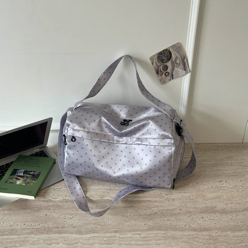 Moderne sporty og reiseveske med prikkete design Skanto