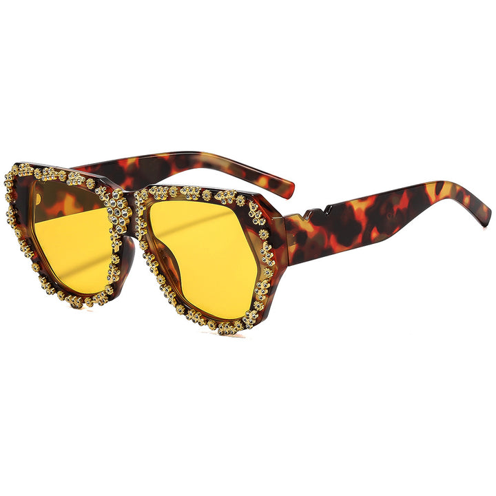 Dame modische solbrille med opulent krystallramme Skanto