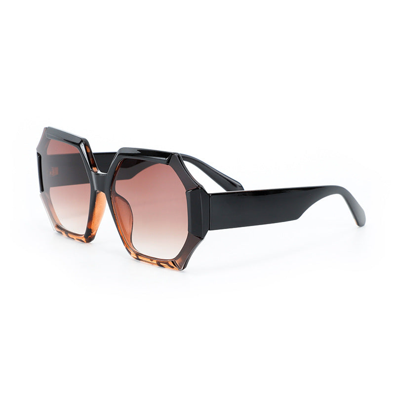 Dame moterelatert solbrille med fasettert ramme Skanto