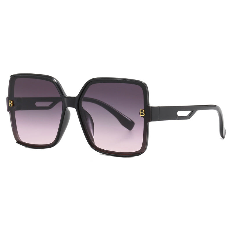 Dame moteriktig oversized solbrille med ekstravagante aksenter Skanto