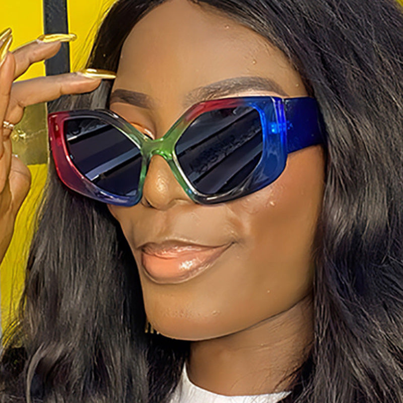 Women's eye-catching oversized sunglasses with fashionable color gradient Skanto