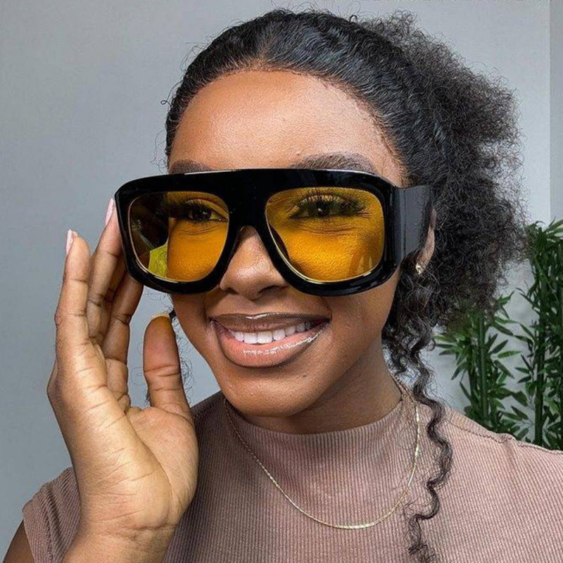Damer oversized solbriller i moderne design Skanto