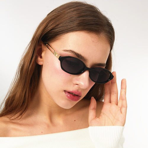 Dame Elegant solbrille i luksuriøst skilpadde-design med gullfargede metallakenter Skanto