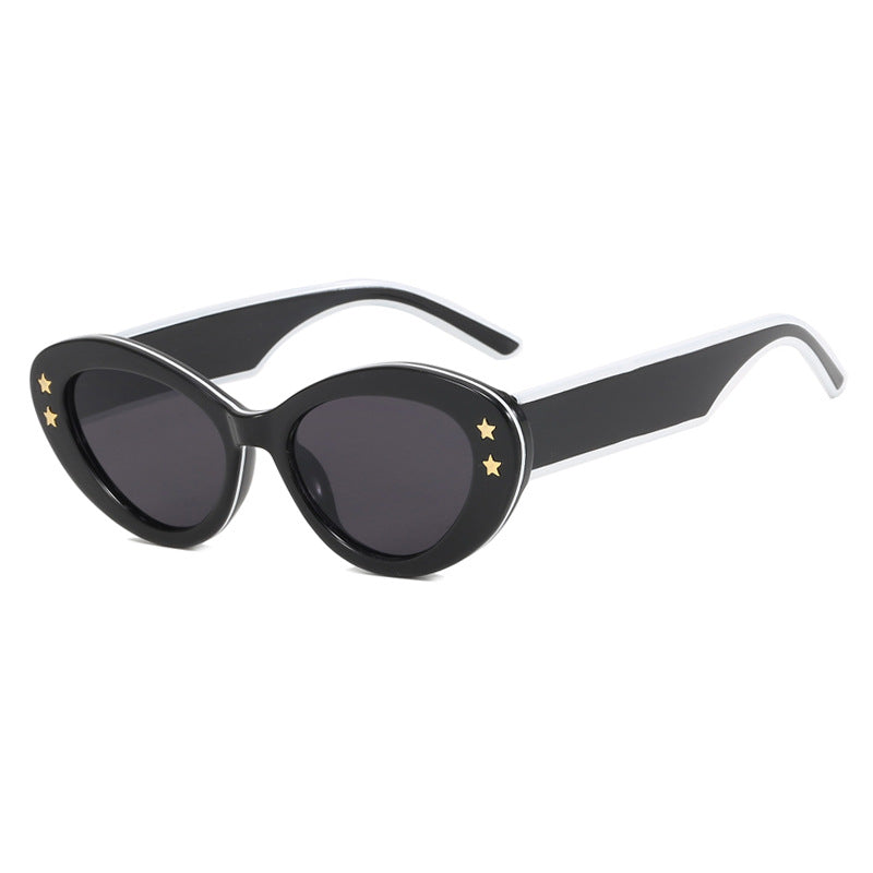 Women's Cat-Eye Sunglasses with Luxurious Plastic Frame and Decorative Accents Skanto