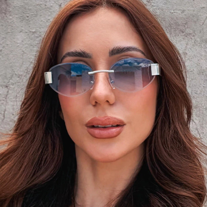 Women's glamorous sunglasses with clear, elegant frame and protective UV filter Skanto