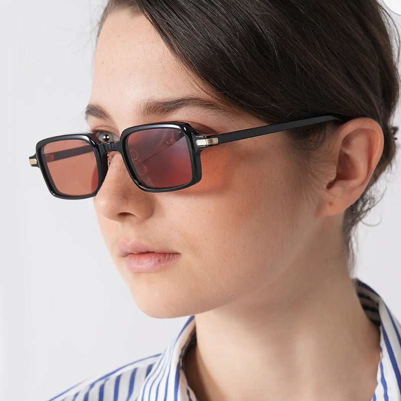 Women's square sunglasses with protective UV filter and robust frame Skanto