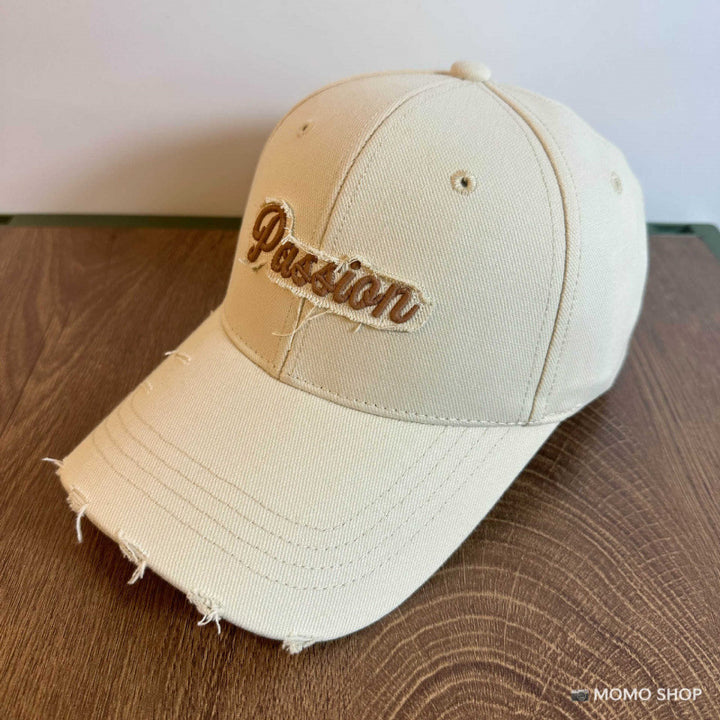 Kvinnes slitt bomull baseballcap med brodert sitat Skanto