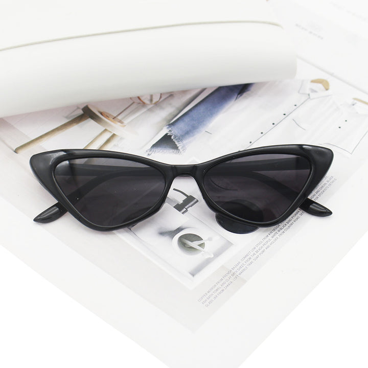Dame Cat-Eye solbriller med nøye designet ramme Skanto