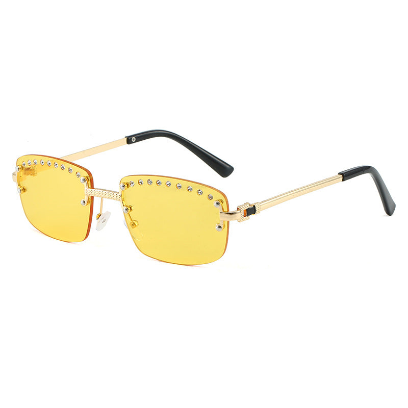 Dame elegant solbrille med glitrende krystallakenter Skanto