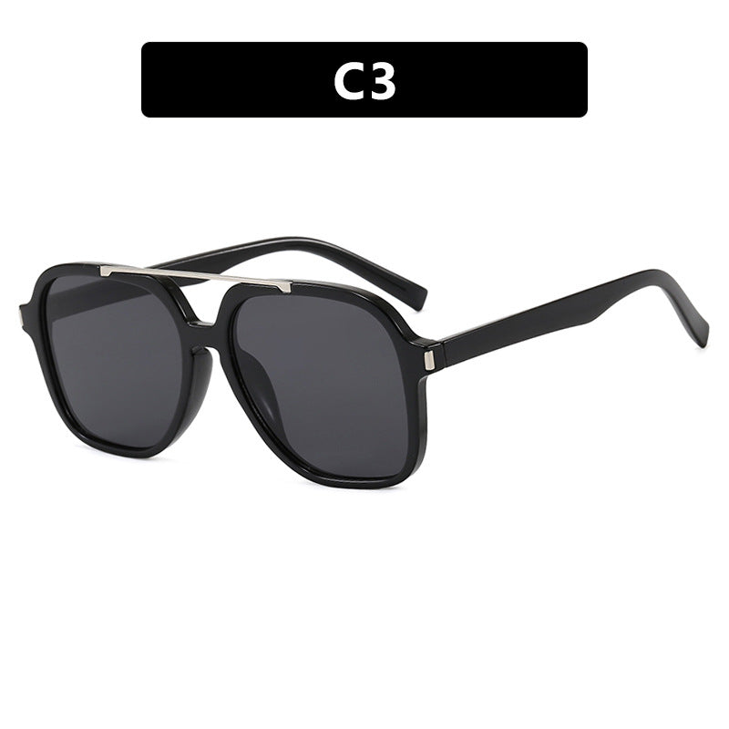 Dame kvadratisk solbrille med beskyttende UV-filter og elegant ramme Skanto