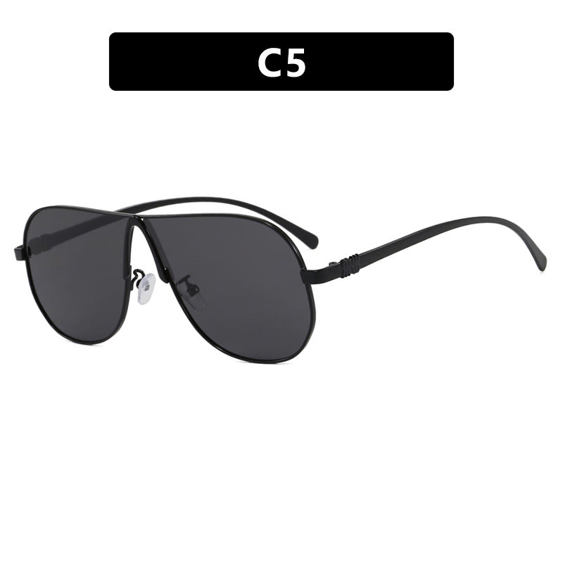 Women's oversized sunglasses with modern design Skanto
