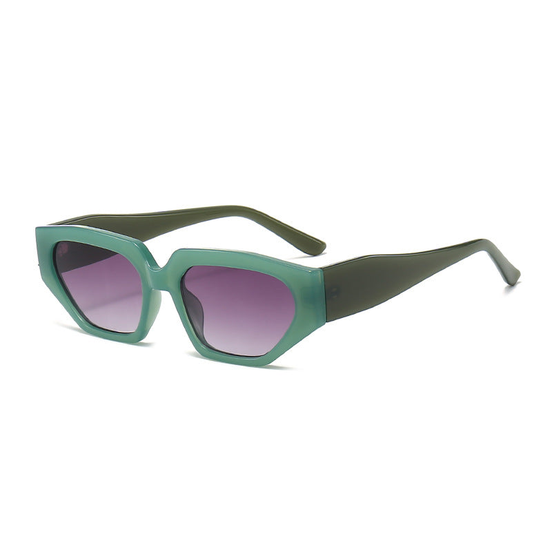 Dame Modisk solbrille i innovativ polygonal design Skanto