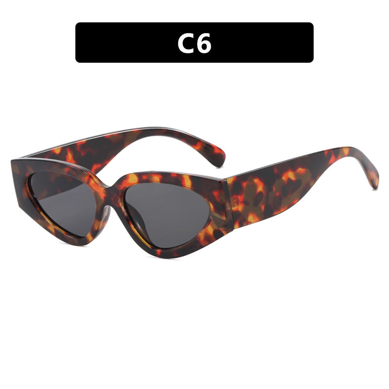 Women's Cat-Eye Sunglasses with Extravagant Design and Protective UV Filter Skanto