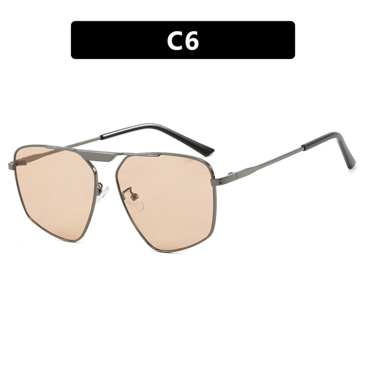 Women's sunglasses in modern, geometric design with robust metal frame Skanto
