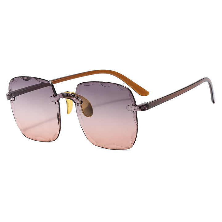 Dame oversized solbriller med unike designelementer Skanto