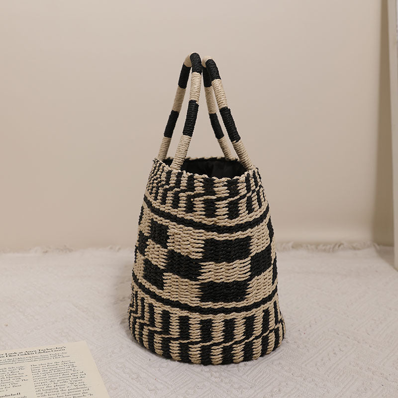 Handmade basket bag with modern geometric pattern Skanto
