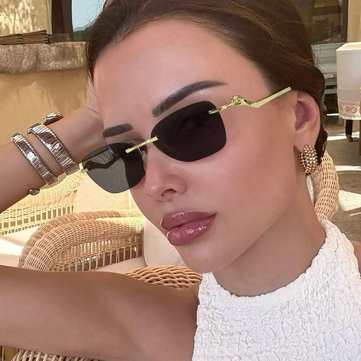 Dame moteriktig solbrille med stilige geometriske akenter Skanto
