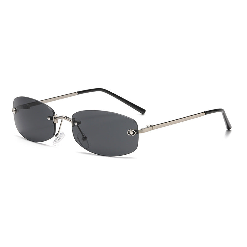 Dame trendy solbrille med elegant, smal ramme Skanto