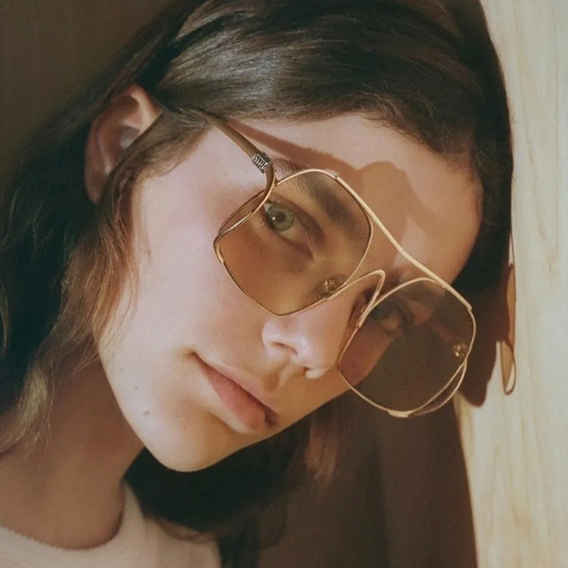 Women's geometric sunglasses with narrow metal frame and brown lenses Skanto