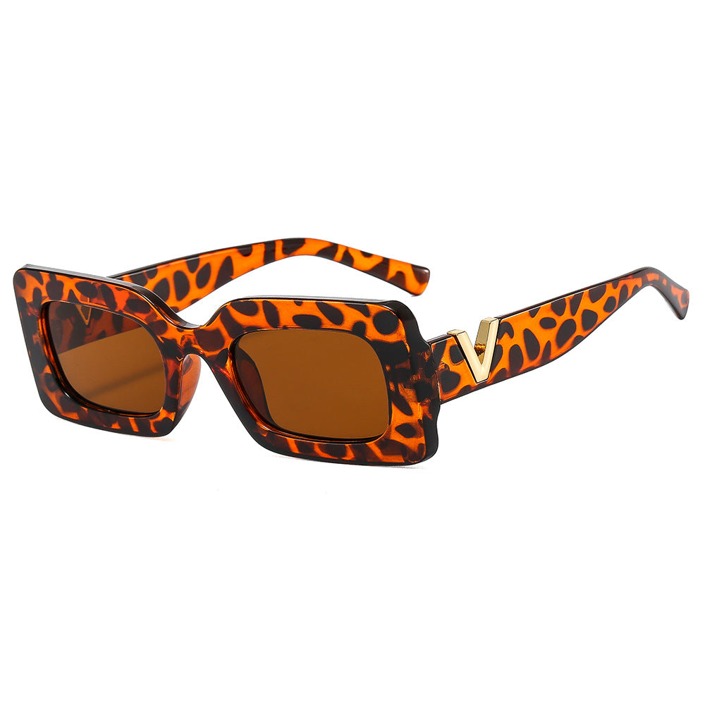 Dame Stilig oversized solbrille med unikt ramme Skanto