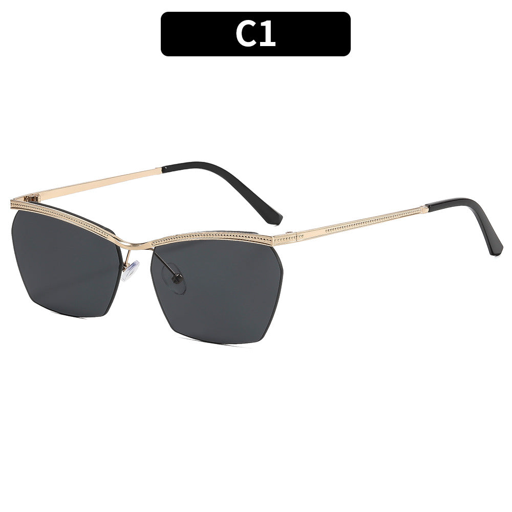 Dame moterik solbrille med filigran ramme og myk fargegradient Skanto