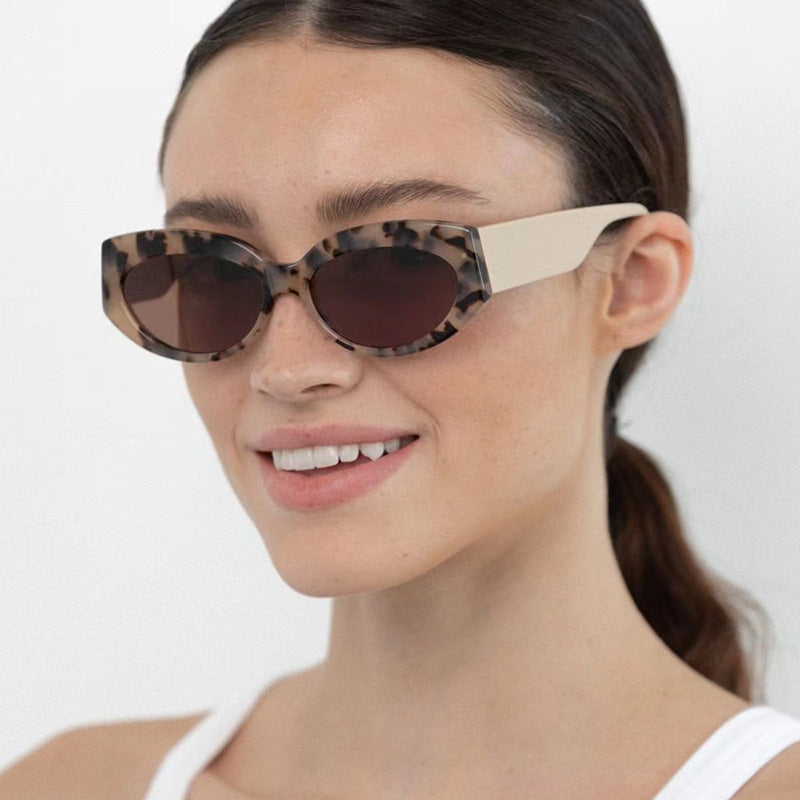 Dame Cat-Eye solbriller i stilfullt plastdesign Skanto