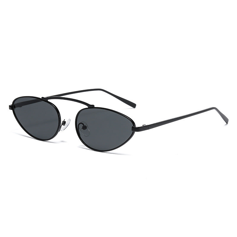 Dame modische solbrille i elegant ovaldesign Skanto