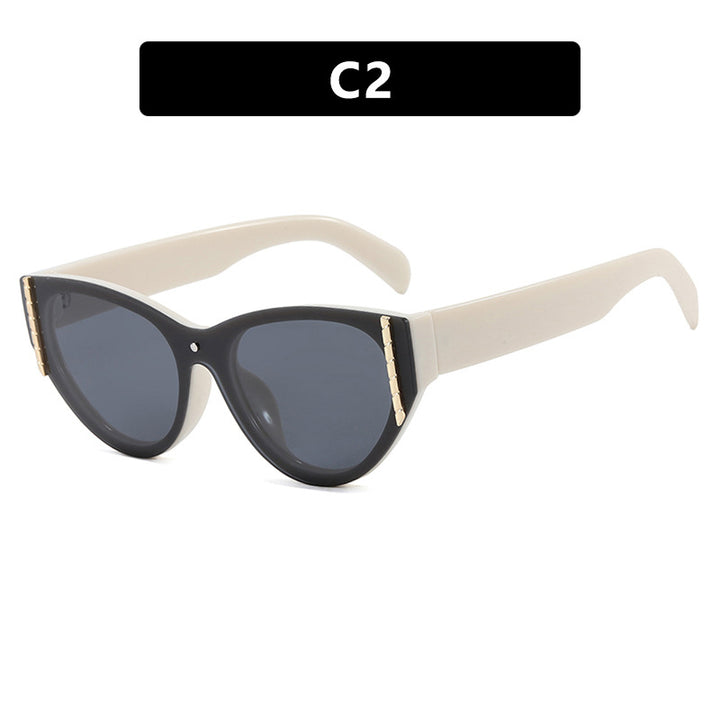 Damen trendy solbrille med elegant katteøye-design og høyverdig ramme Skanto
