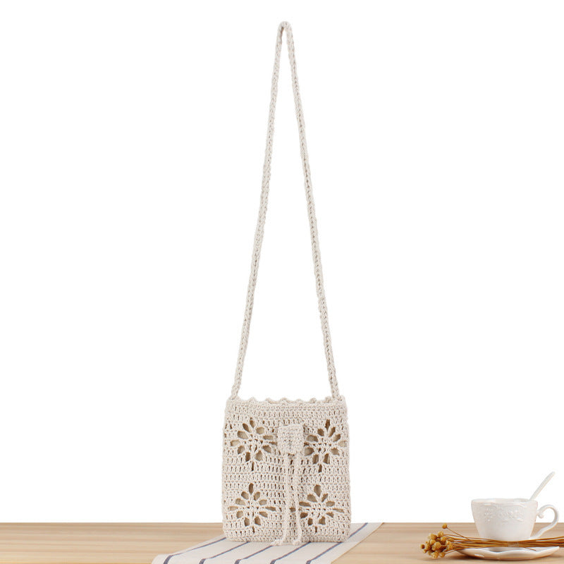 Hand-knotted shoulder bag with floral pattern Skanto