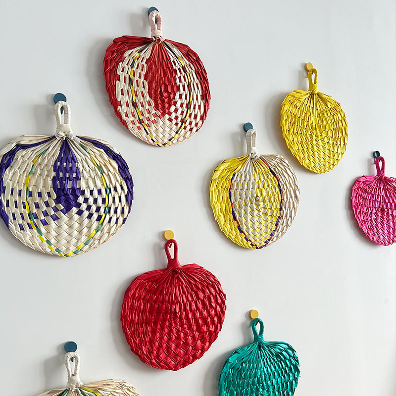 Dame håndflettet vifte laget av naturmateriale Skanto