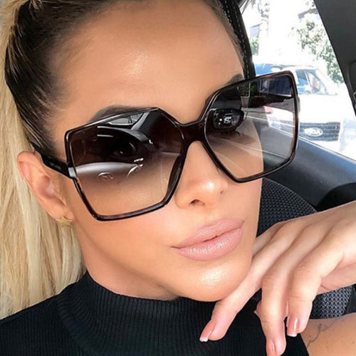 Dame oversized kvadratisk solbrille med elegant ramme Skanto