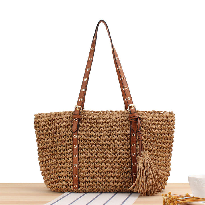 Elegant Beach Bag Made of Handmade Natural Material with Leather Accents Skanto