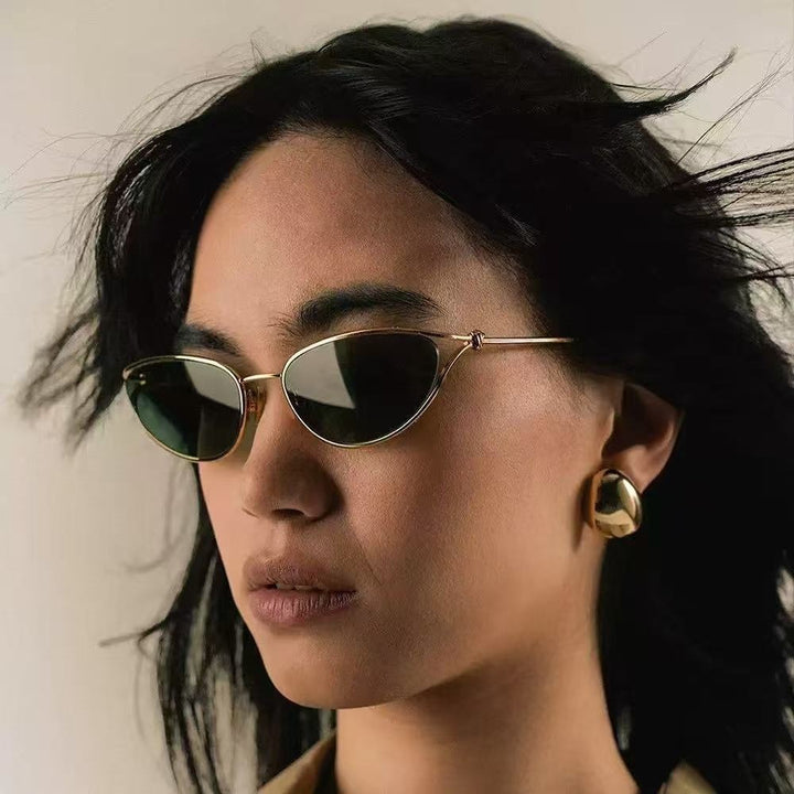 Dame Cat-Eye solbriller med elegant gullramme og polarisert glass Skanto