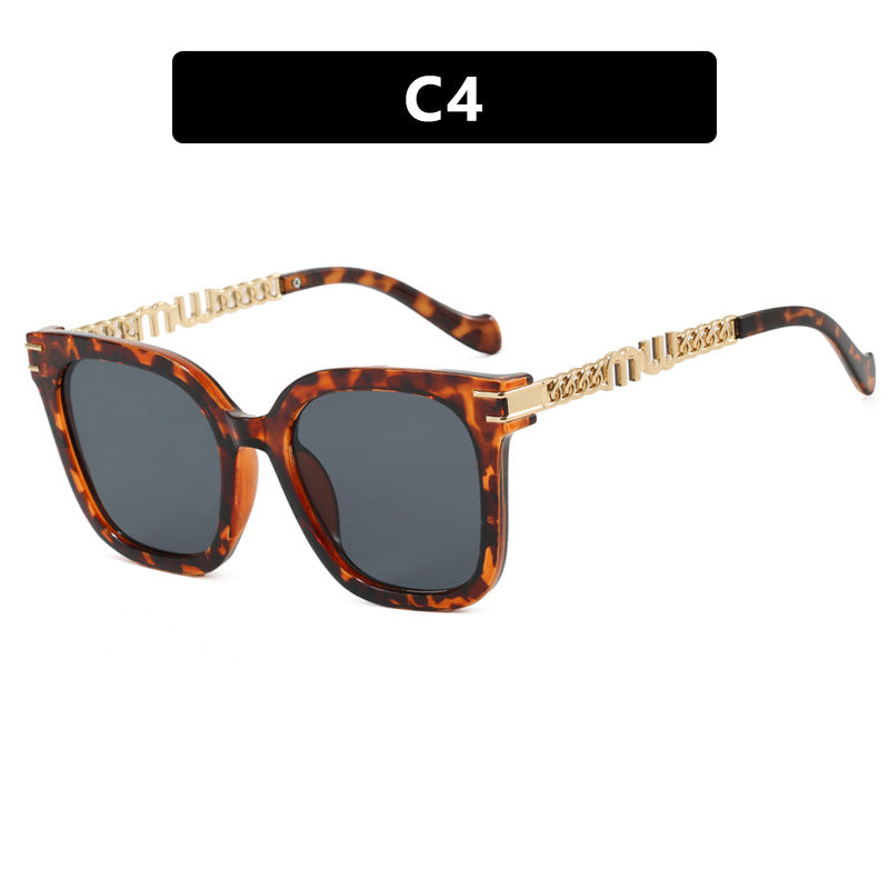 Women's trendy square sunglasses with elegant frame and stylish gold accent Skanto