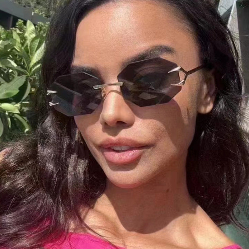 Women's geometric sunglasses with modern metal frame Skanto