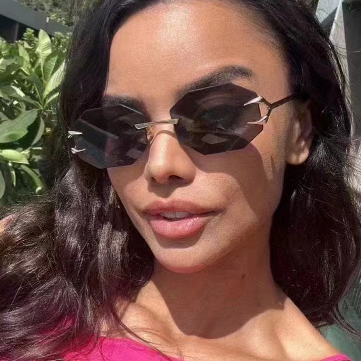 Women's geometric sunglasses with modern metal frame Skanto