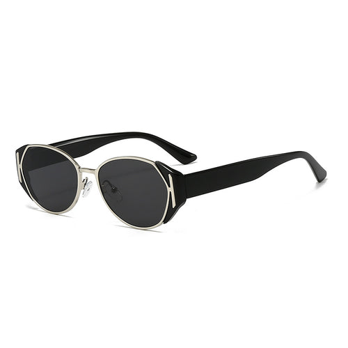 Dame moteriktig solbrille med markant ramme Skanto