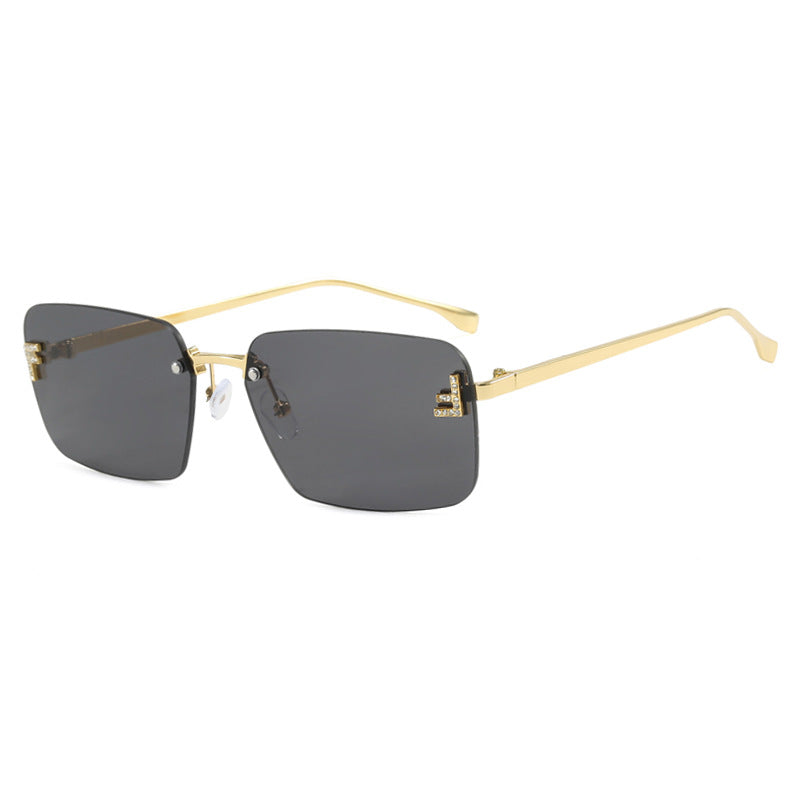 Women's square sunglasses with elegant gold frame and stylish lenses Skanto